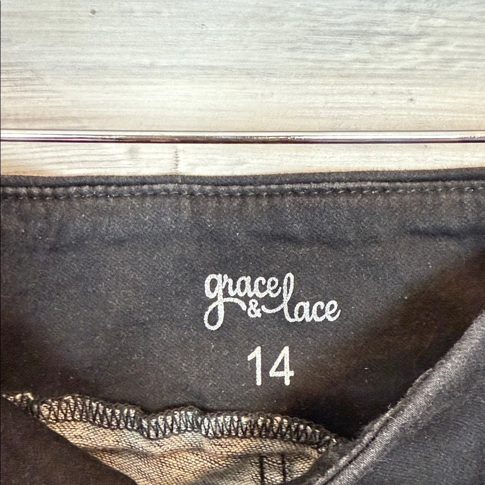 Grace & Lace Women's Black Jegging Jeans - Picture 2 of 6